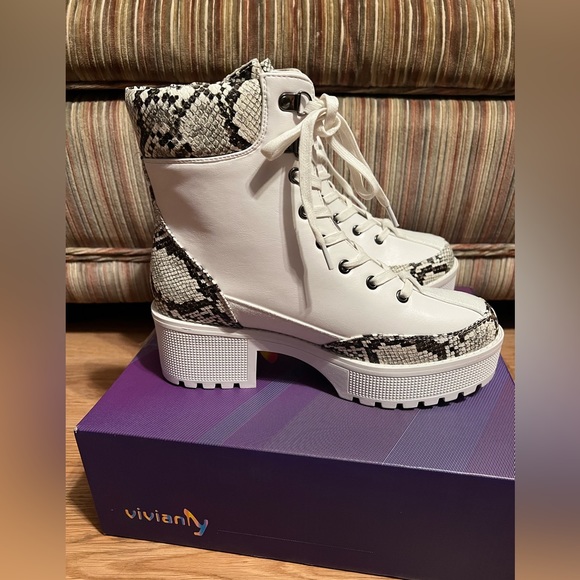 Vivianly New in Box Lace up Chunky Ankle Boots with Python Print Size 10 - Picture 2 of 5